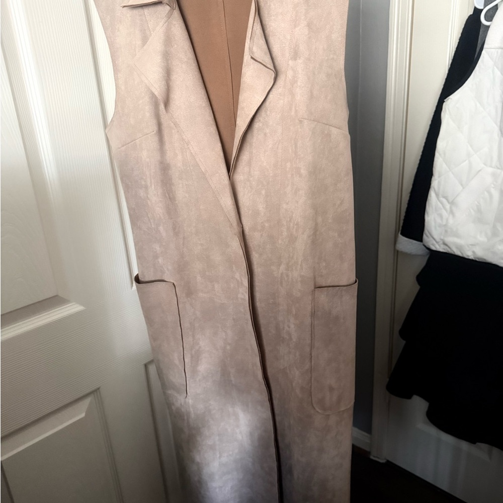 Solitaire Sleeveless Long Vest in Light Beige